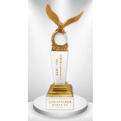 一桿進洞老鷹水晶獎盃